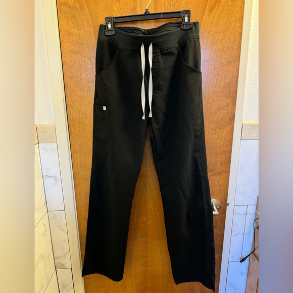 Black FIGS Kade cargo pants size small tall - Picture 9 of 9
